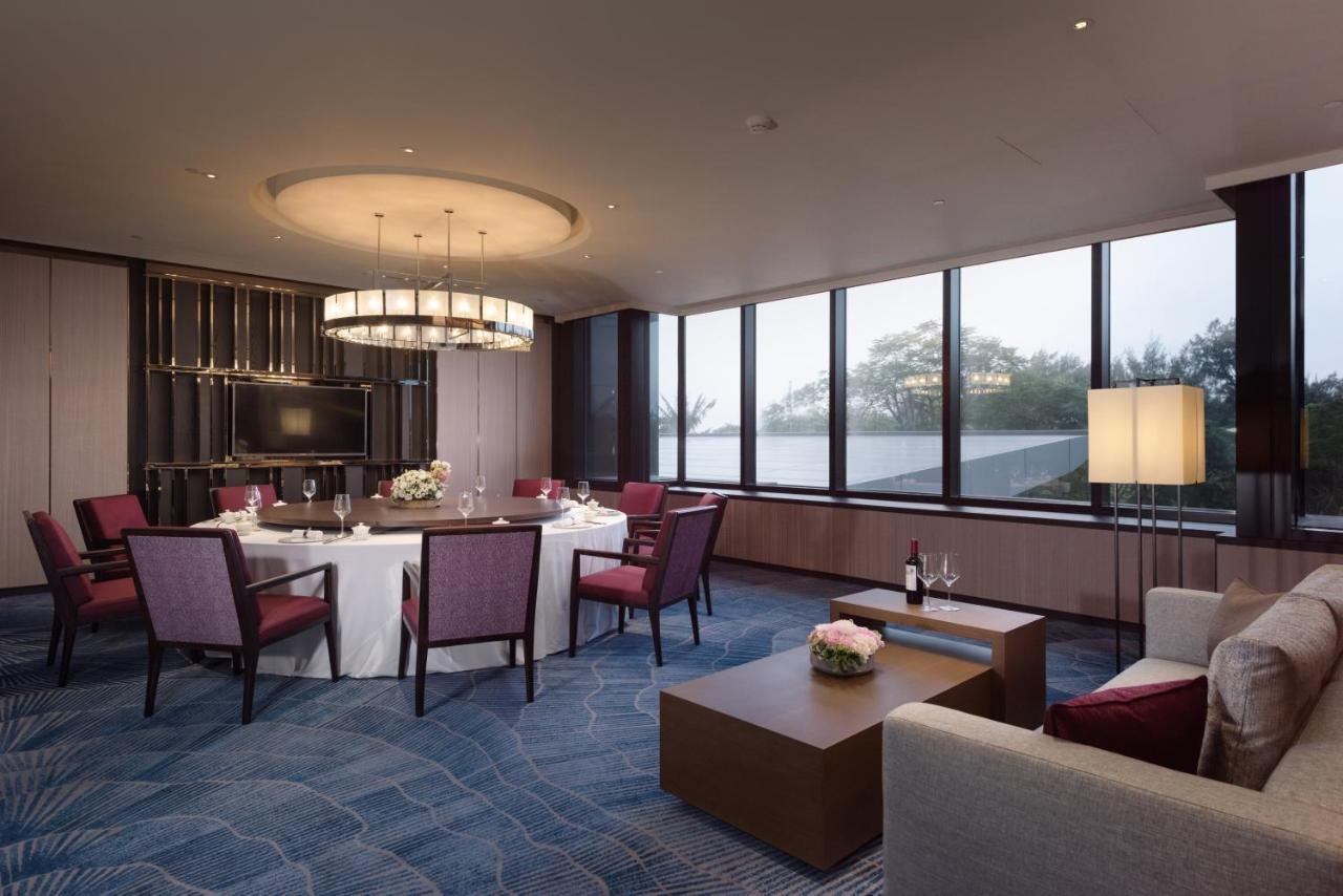 Crowne Plaza Tainan By Ihg Hotel Buitenkant foto The Club at The Landmark, Hong Kong